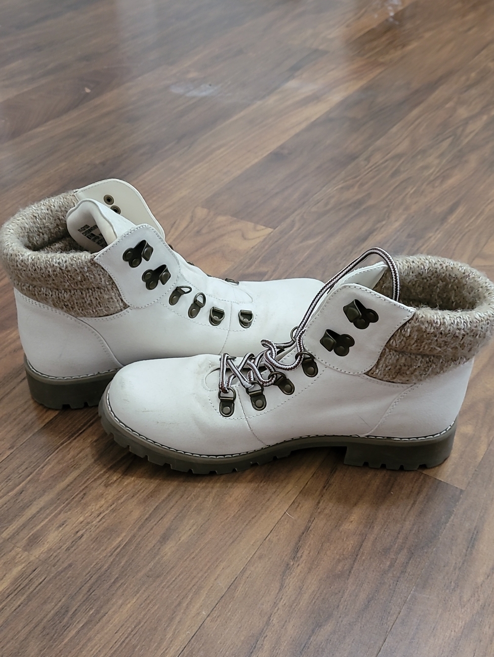Cliffs by WHITE MOUNTAIN Women's White Lace-Up Knit Collar Boots